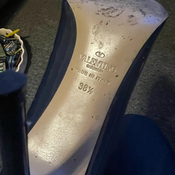 Valentino Blue Stud Heels, size 38.5 - Picture 13 of 15